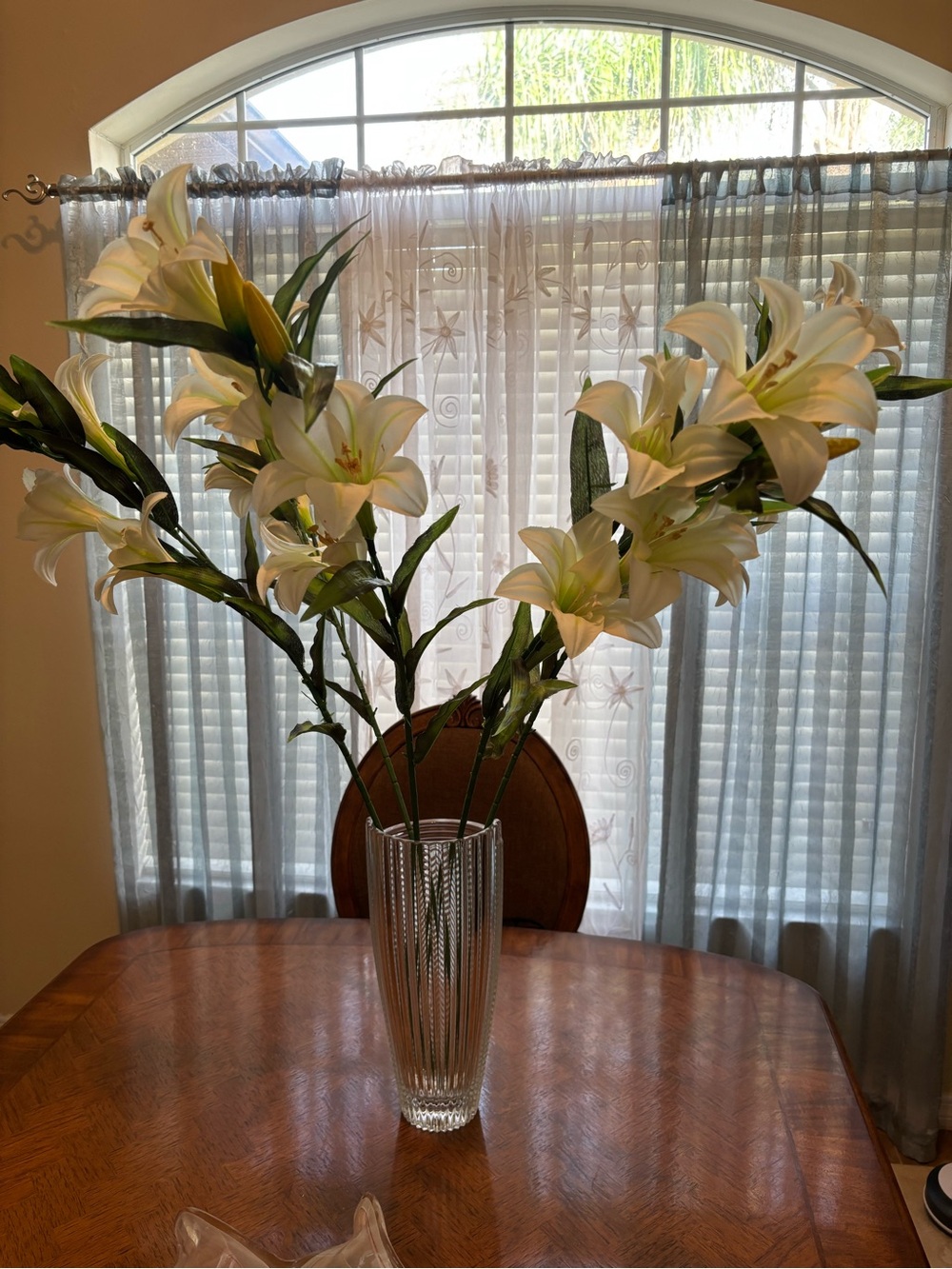 Elegant White Lily bouquet